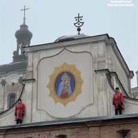 Ласкавий погляд Марії при вході у Бердичівський Санктуарій 17