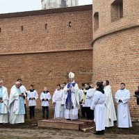 Ласкавий погляд Марії при вході у Бердичівський Санктуарій 16