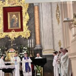 Ласкавий погляд Марії при вході у Бердичівський Санктуарій 11