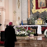 Ласкавий погляд Марії при вході у Бердичівський Санктуарій 12