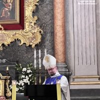 Ласкавий погляд Марії при вході у Бердичівський Санктуарій 15