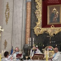 Ласкавий погляд Марії при вході у Бердичівський Санктуарій 6