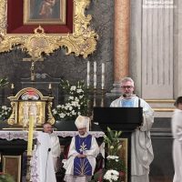 Ласкавий погляд Марії при вході у Бердичівський Санктуарій 5